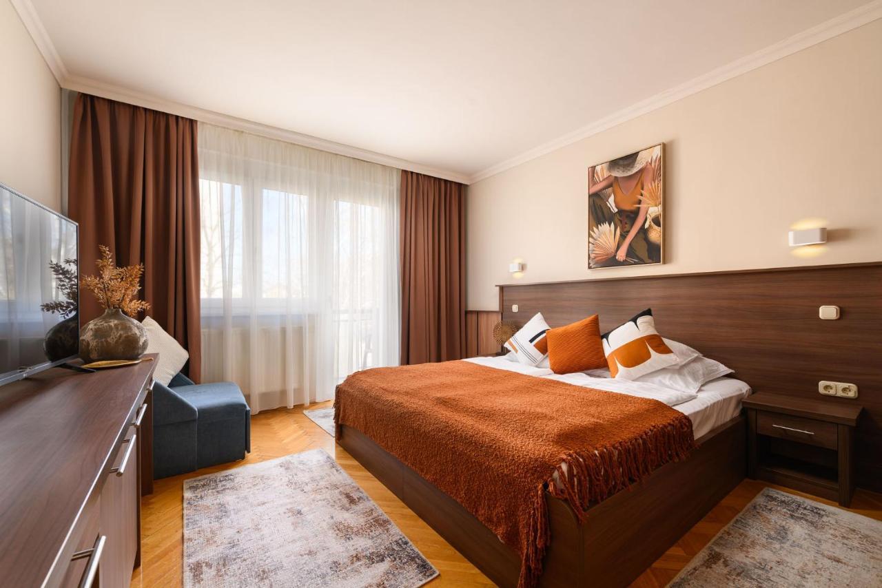 Szilfa Étterem Mariann Apartman Hajdúszoboszló Kültér fotó