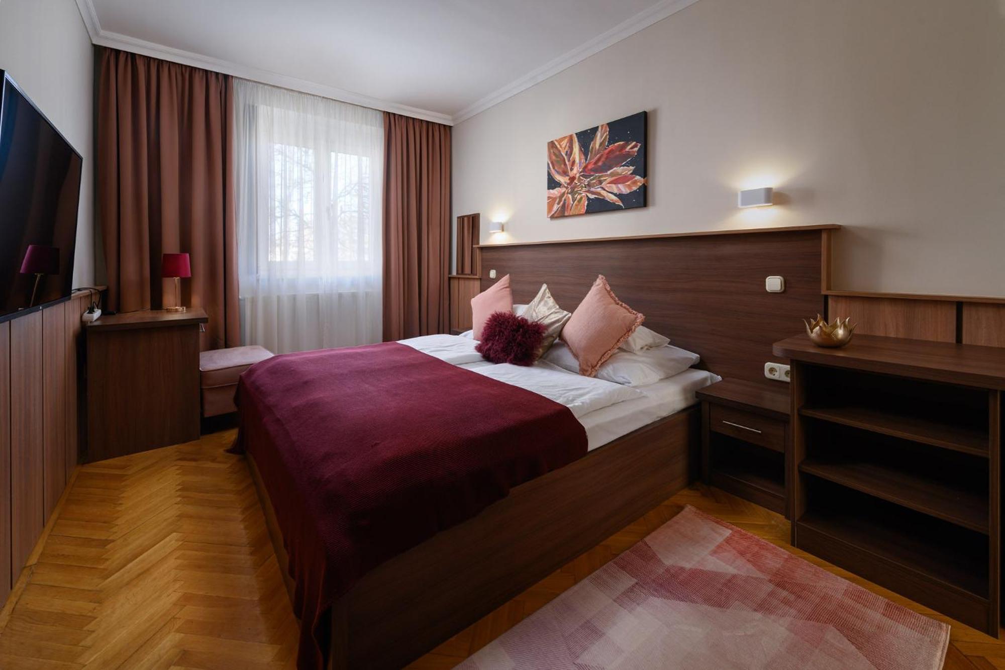 Szilfa Étterem Mariann Apartman Hajdúszoboszló Kültér fotó