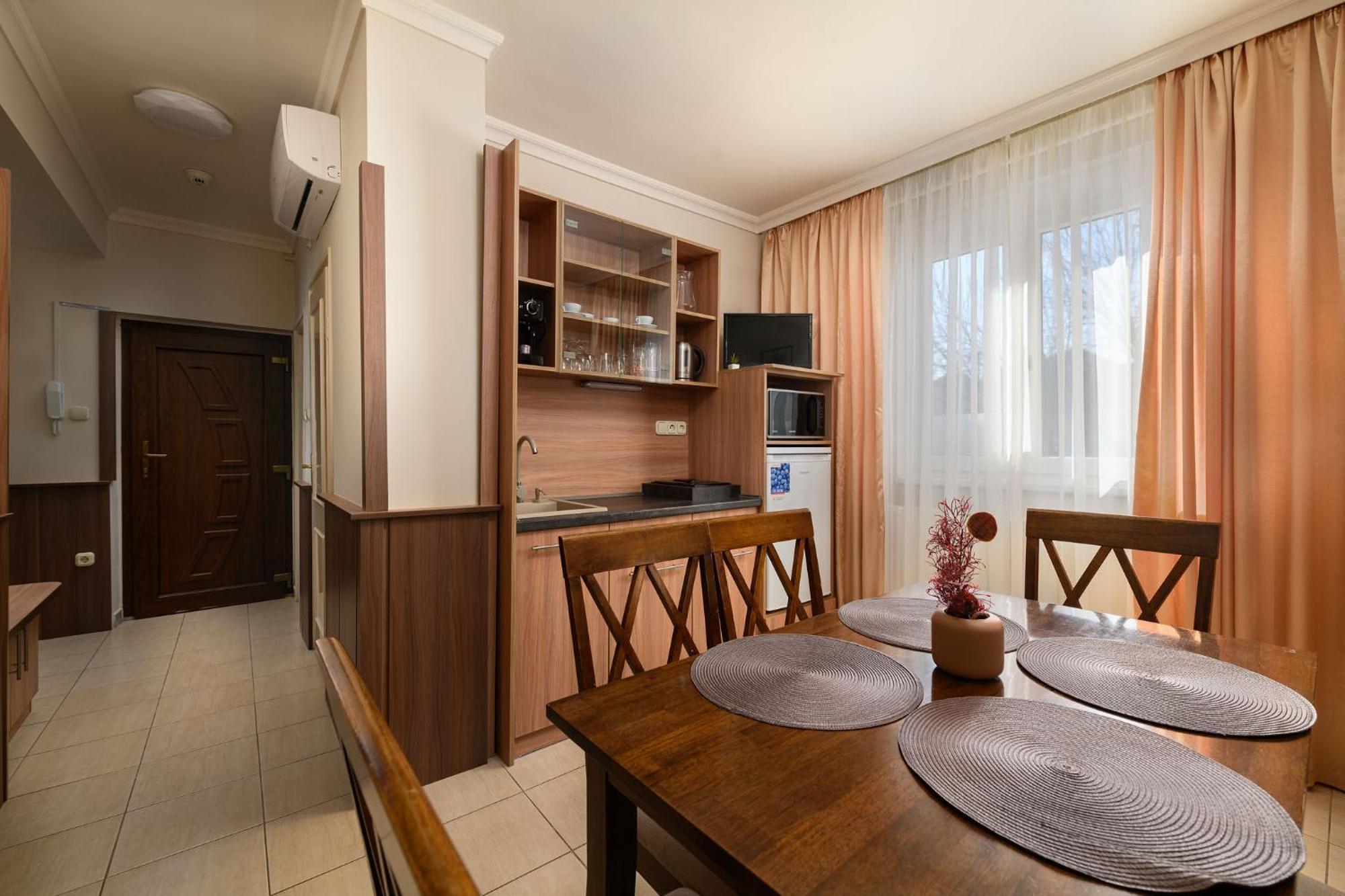 Szilfa Étterem Mariann Apartman Hajdúszoboszló Kültér fotó